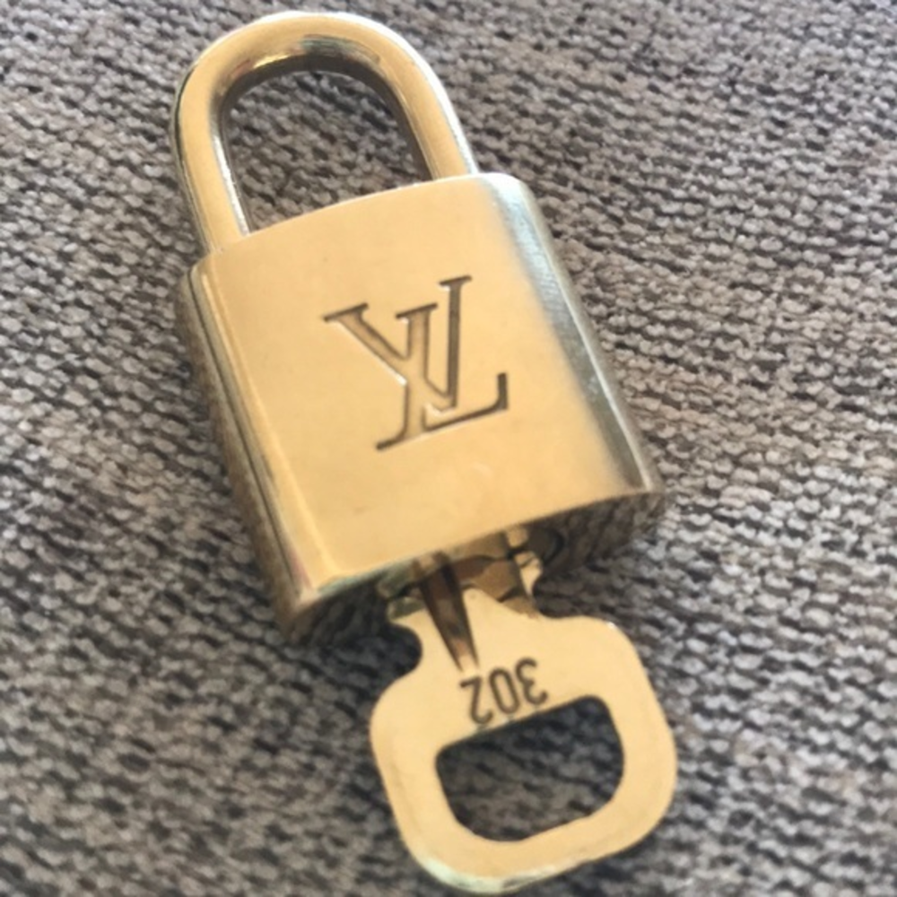 Authentic‎ Louis Vuitton Gold Brass Padlock Key #302
